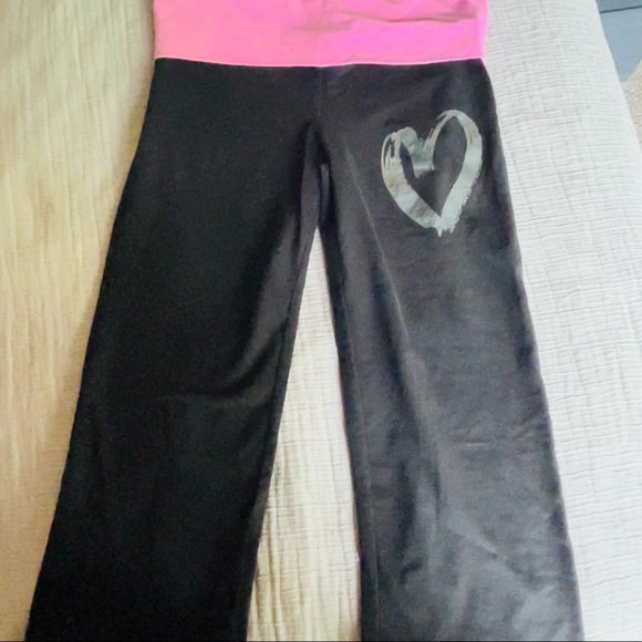 Victoria’s Secret Pink Yoga Capri’s SZ MD - Picture 3 of 9